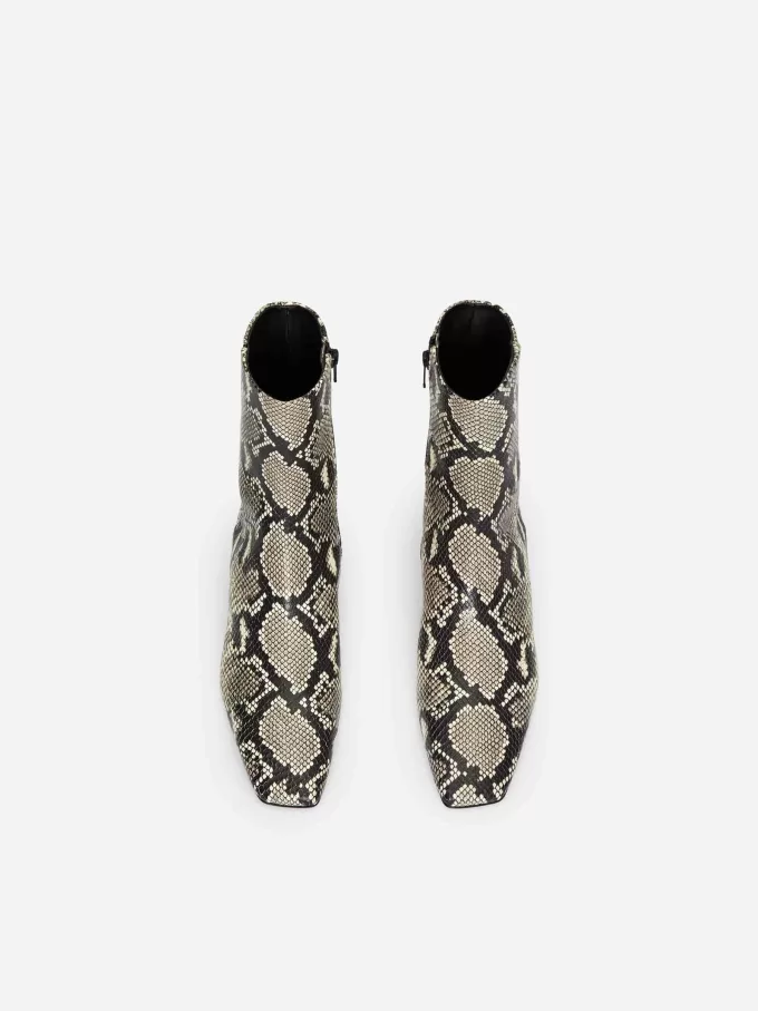 Ankelstövlar med fyrkantig tå Ankelstövlar med fyrkantig tå