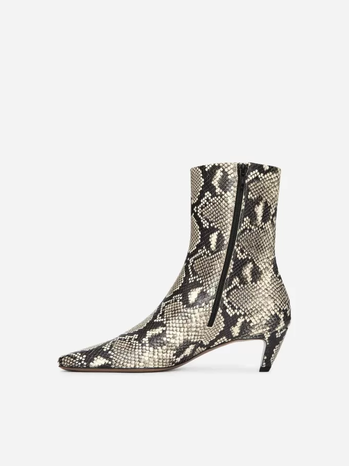 Ankelstövlar med fyrkantig tå Ankelstövlar med fyrkantig tå