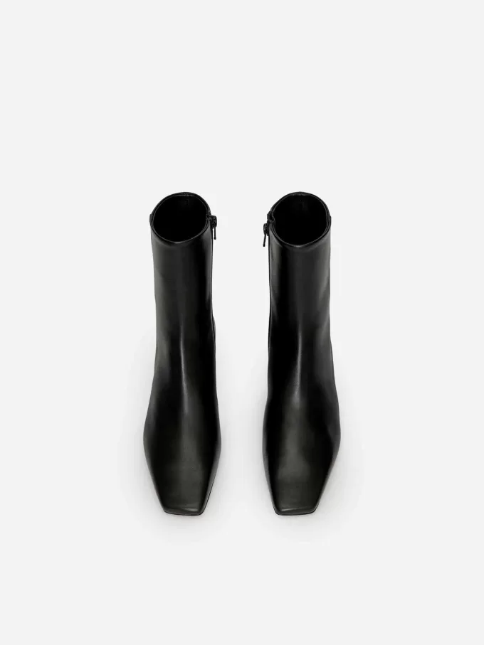 Ankelstövlar med fyrkantig tå Ankelstövlar med fyrkantig tå