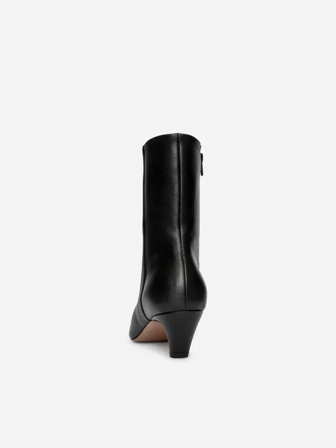 Ankelstövlar med fyrkantig tå Ankelstövlar med fyrkantig tå