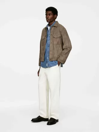 Avslappnad jeansskjorta