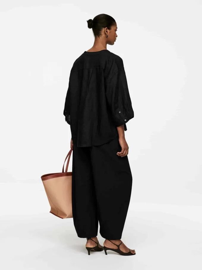 Avslappnad linneskjorta Avslappnad linneskjorta