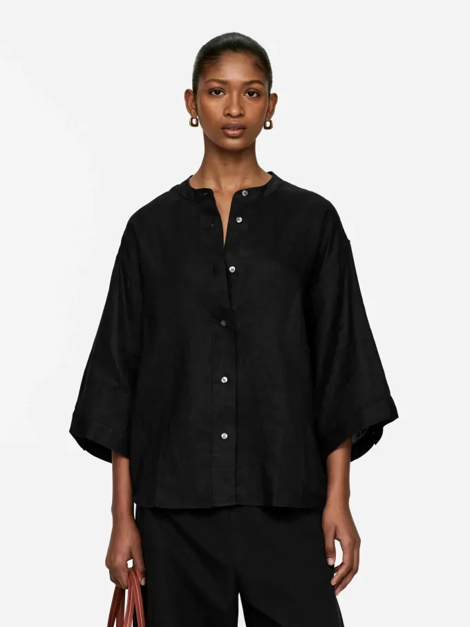 Avslappnad linneskjorta Avslappnad linneskjorta