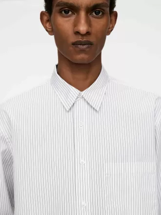 Avslappnad poplinskjorta