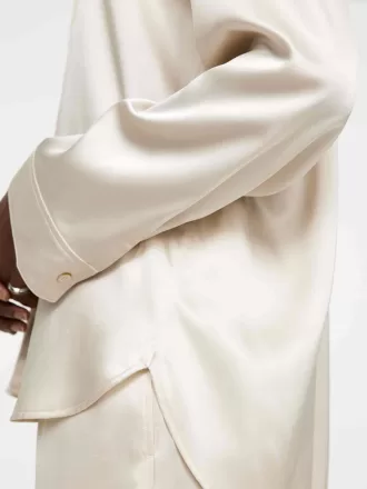 Avslappnad sidenskjorta Avslappnad sidenskjorta