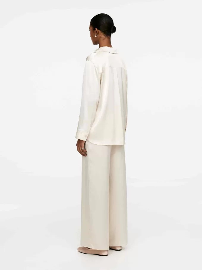 Avslappnad sidenskjorta Avslappnad sidenskjorta