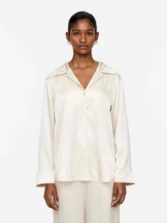 Avslappnad sidenskjorta Avslappnad sidenskjorta