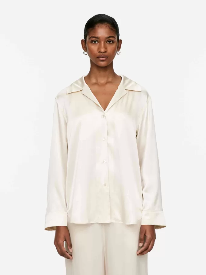 Avslappnad sidenskjorta Avslappnad sidenskjorta