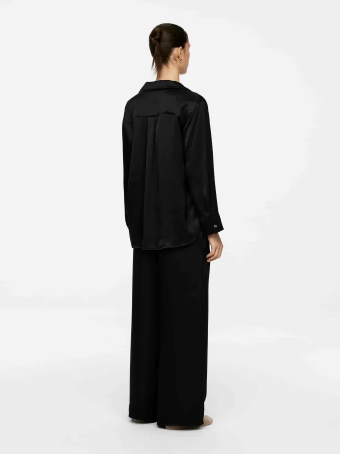 Avslappnad sidenskjorta Avslappnad sidenskjorta