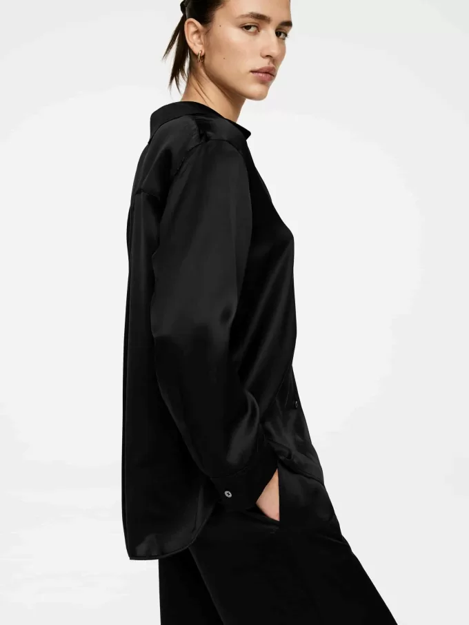 Avslappnad sidenskjorta Avslappnad sidenskjorta