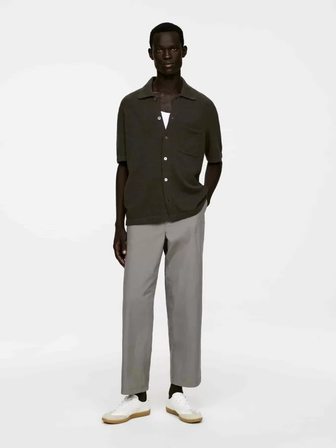 Avslappnade chinos i bomullsblandning Avslappnade chinos i bomullsblandning