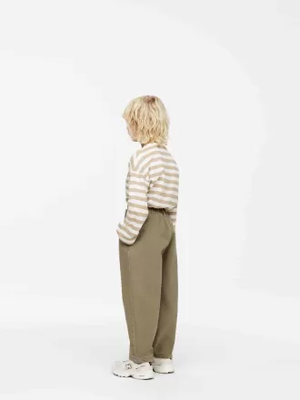 Avslappnade chinosbyxor