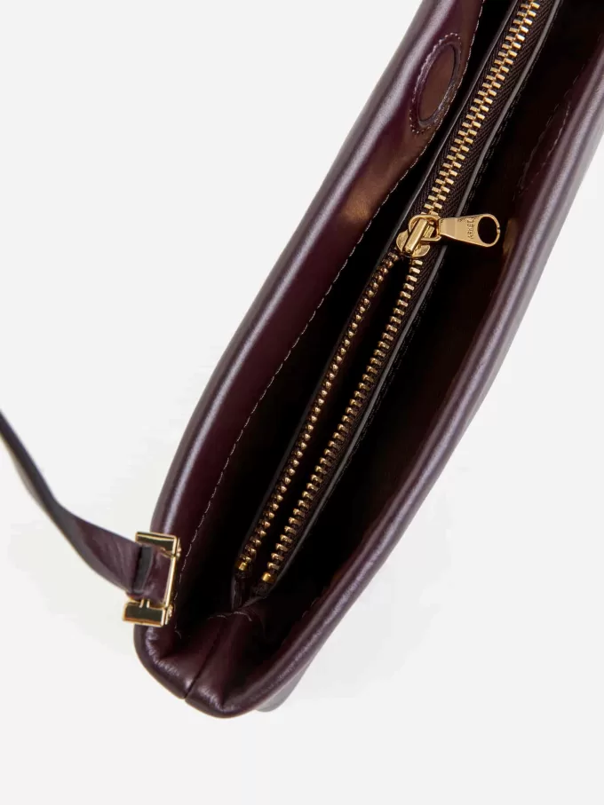 Axelväska i läder Axelväska i läder