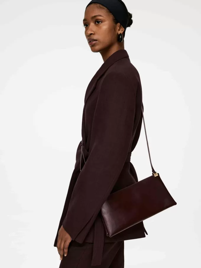 Axelväska i läder Axelväska i läder