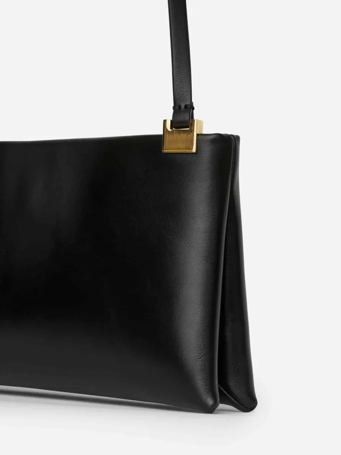 Axelväska i läder Axelväska i läder