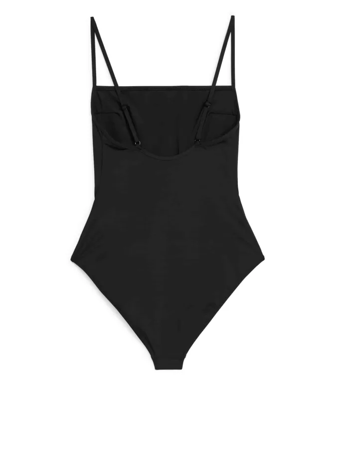 Baddräkt med fyrkantig hals