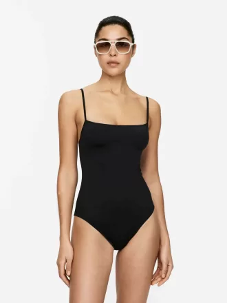 Baddräkt med fyrkantig hals