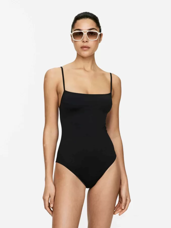 Baddräkt med fyrkantig hals Baddräkt med fyrkantig hals