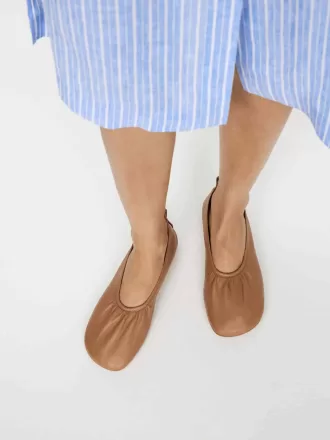 Balettlägenheter i läder