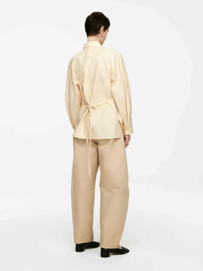 Blus i bomull med knytskärp Blus i bomull med knytskärp