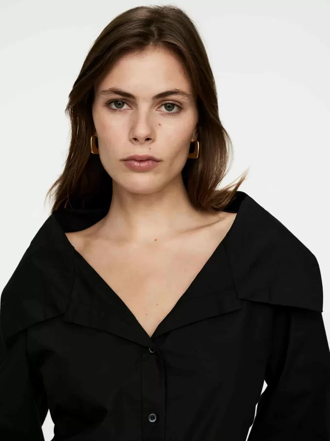 Blus med bred krage Blus med bred krage