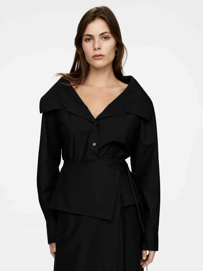 Blus med bred krage Blus med bred krage