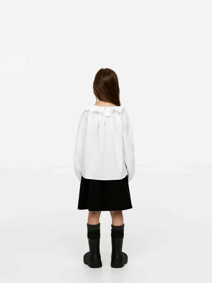 Blus med volangkrage