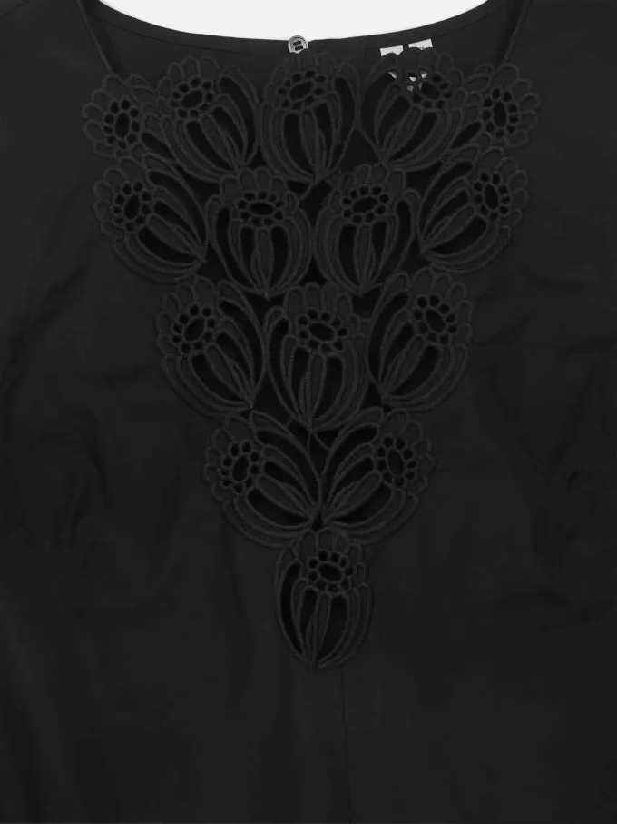 Broderad klänning Broderad klänning