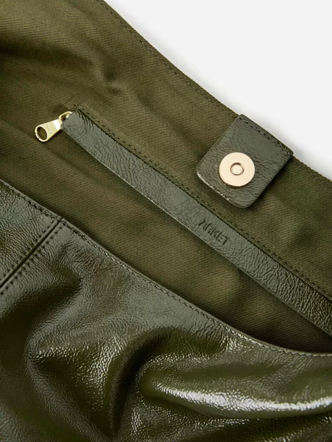 Glänsande läderväska Glänsande läderväska