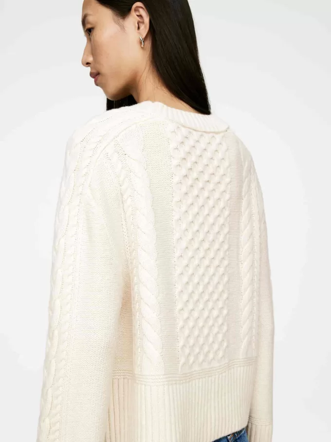 Kabelstickad ullkofta Kabelstickad ullkofta