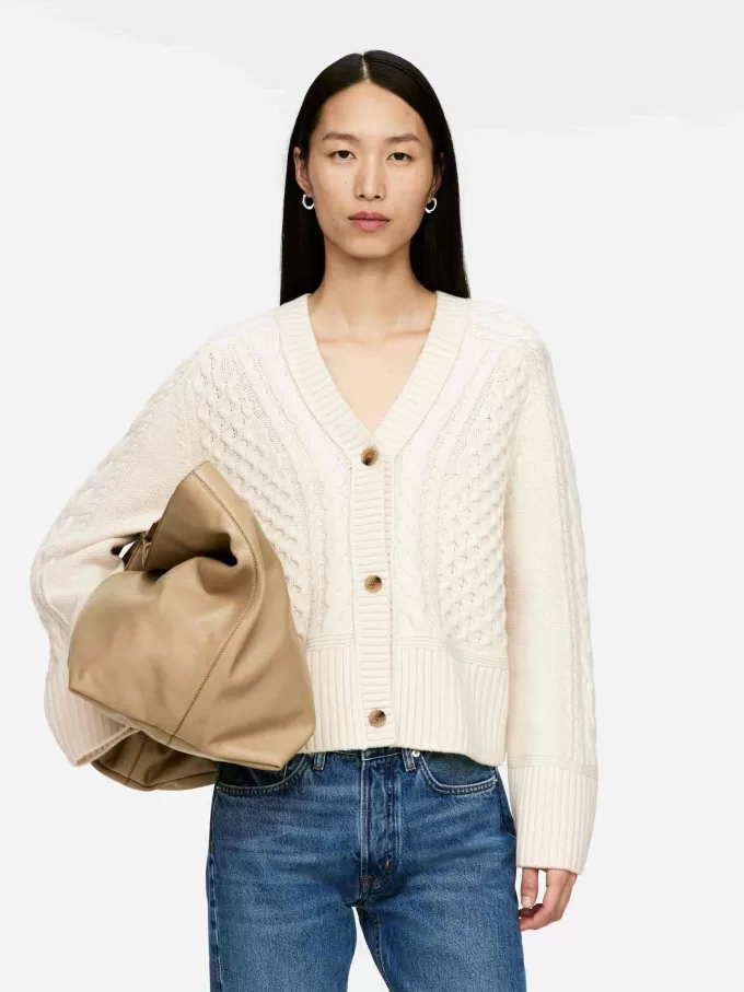 Kabelstickad ullkofta Kabelstickad ullkofta