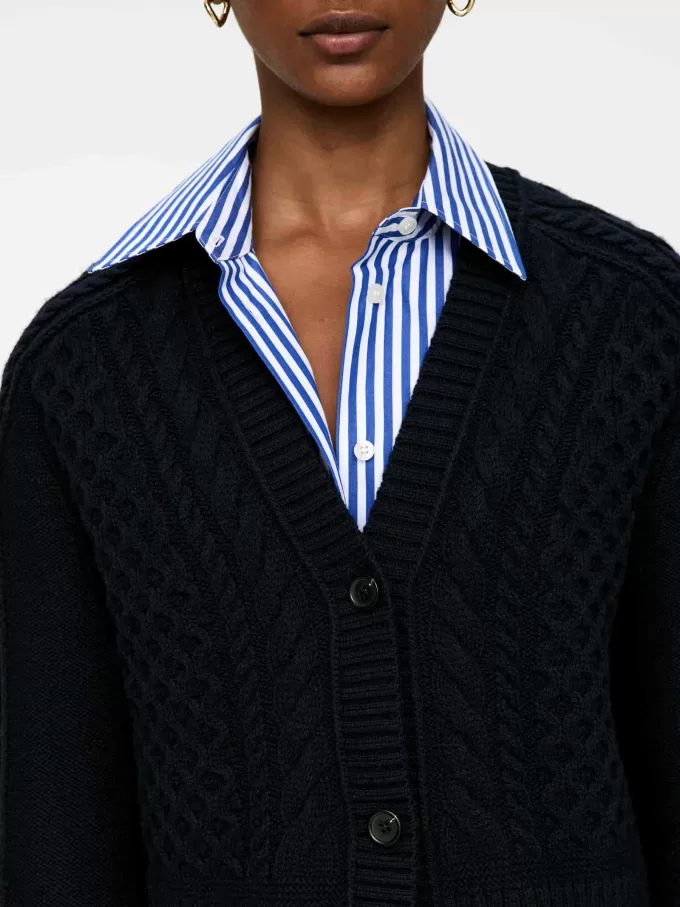 Kabelstickad ullkofta Kabelstickad ullkofta