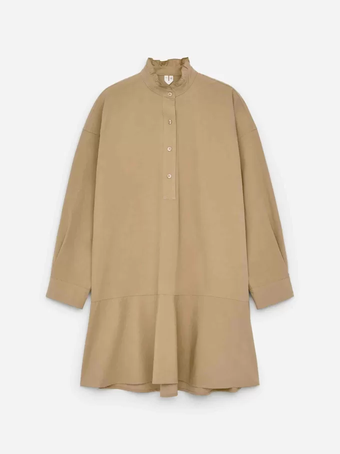 Klänning i bomull med volang Klänning i bomull med volang