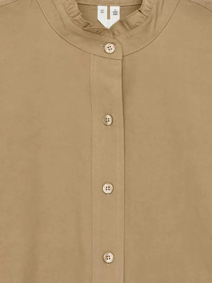 Klänning i bomull med volang Klänning i bomull med volang