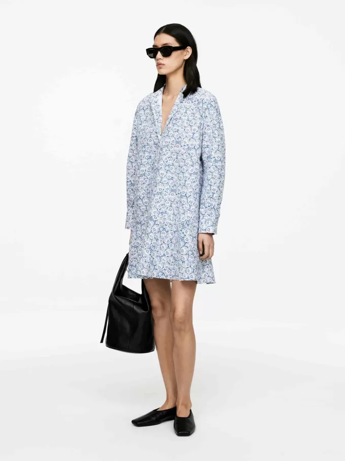 Klänning i bomullstryck Klänning i bomullstryck