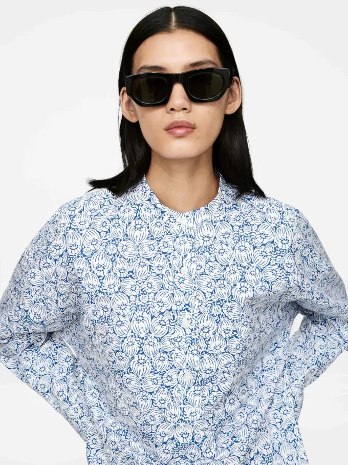 Klänning i bomullstryck Klänning i bomullstryck