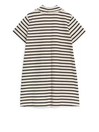 Klänning med volangkrage