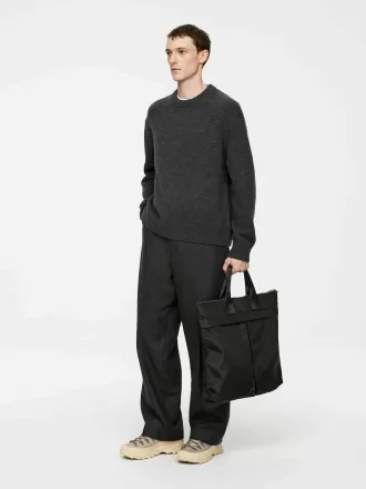 Kraftig stickad ullblandningströja