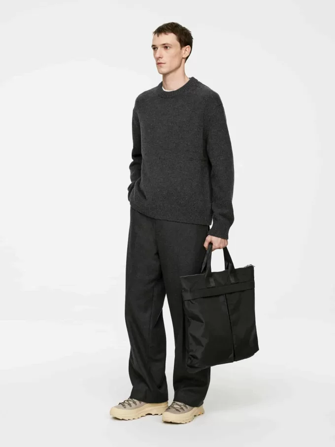 Kraftig stickad ullblandningströja Kraftig stickad ullblandningströja