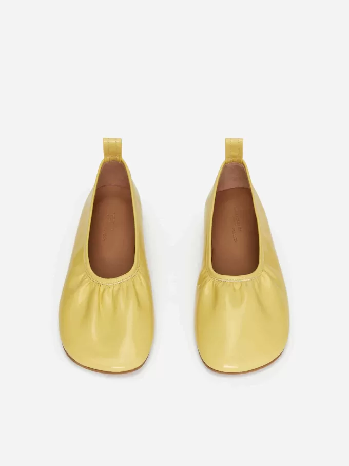 Lackade balettlägenheter Lackade balettlägenheter