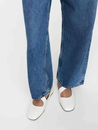 Lackade läderbalettlägenheter