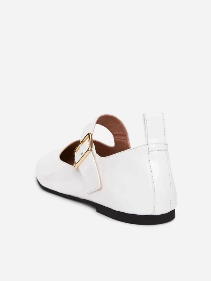 Lackade läderbalettlägenheter