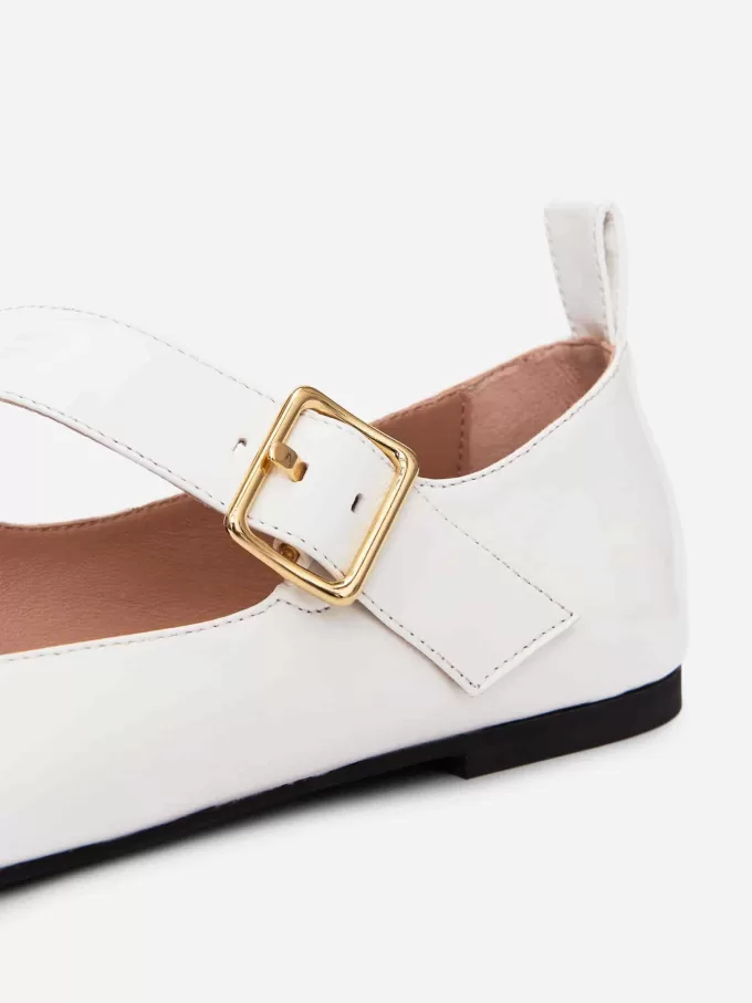 Lackade läderbalettlägenheter