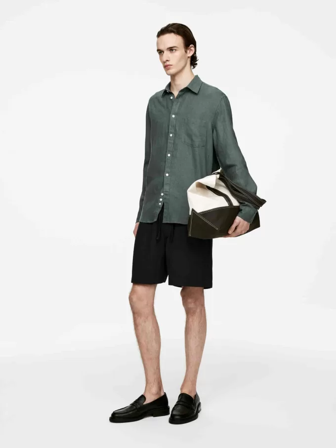 Linenskjorta i normal passform Linenskjorta i normal passform