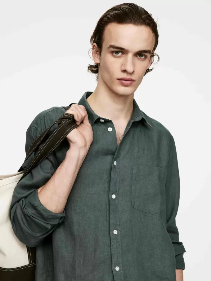 Linenskjorta i normal passform Linenskjorta i normal passform