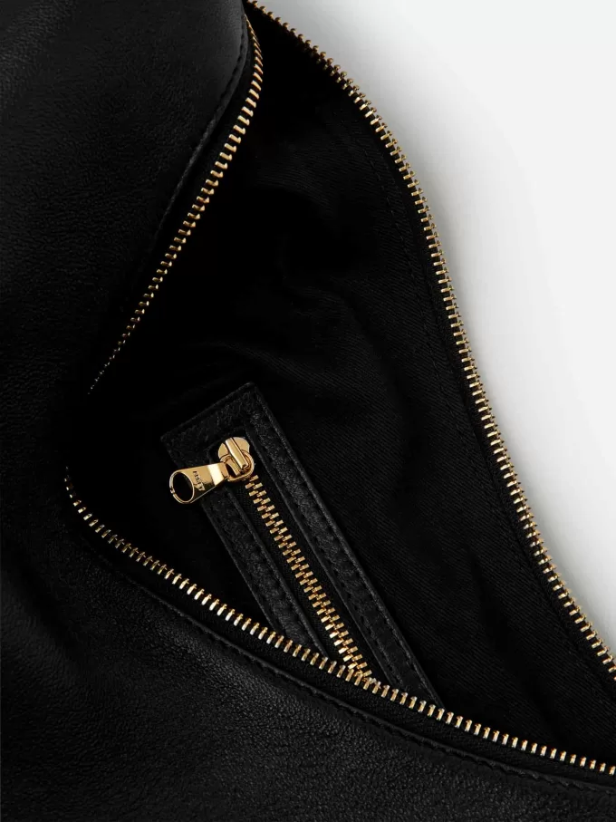 Mellanstor böjd axelväska Mellanstor böjd axelväska