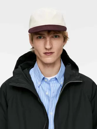 Mössa i kontrastfärg