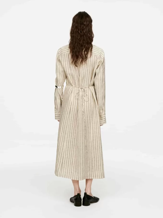 Omlottad linneklänning Omlottad linneklänning