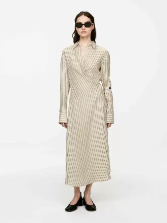 Omlottad linneklänning