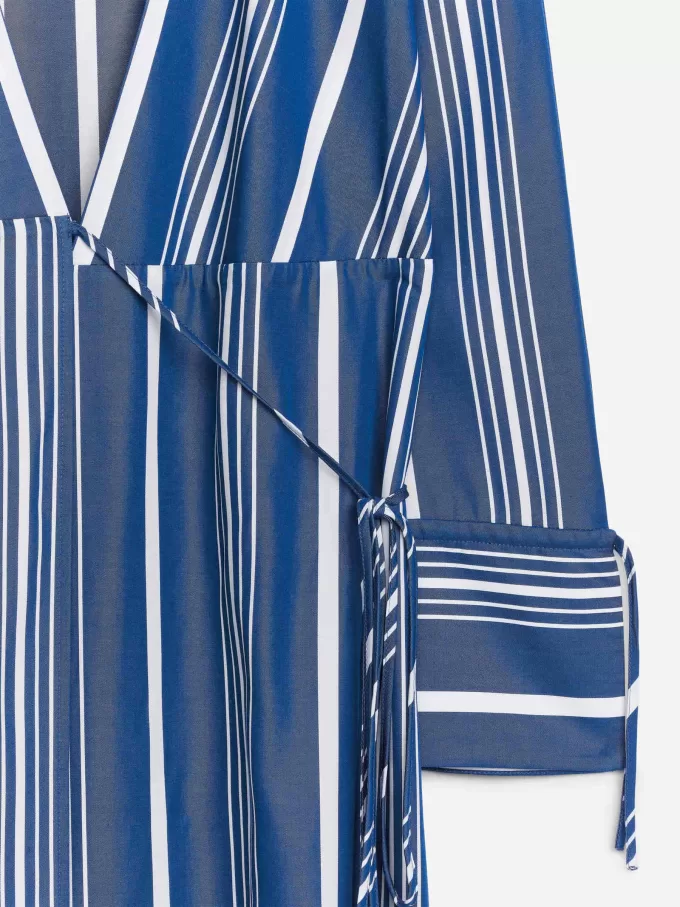 Omlottklänning i midi Omlottklänning i midi